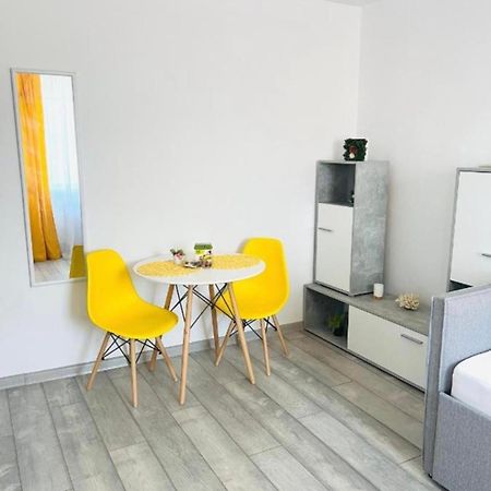 Miha Modern And Central Apartament Arad Eksteriør billede