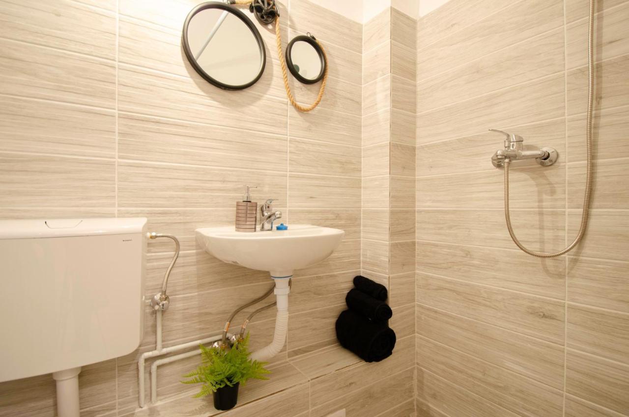 Miha Modern And Central Apartament Arad Eksteriør billede