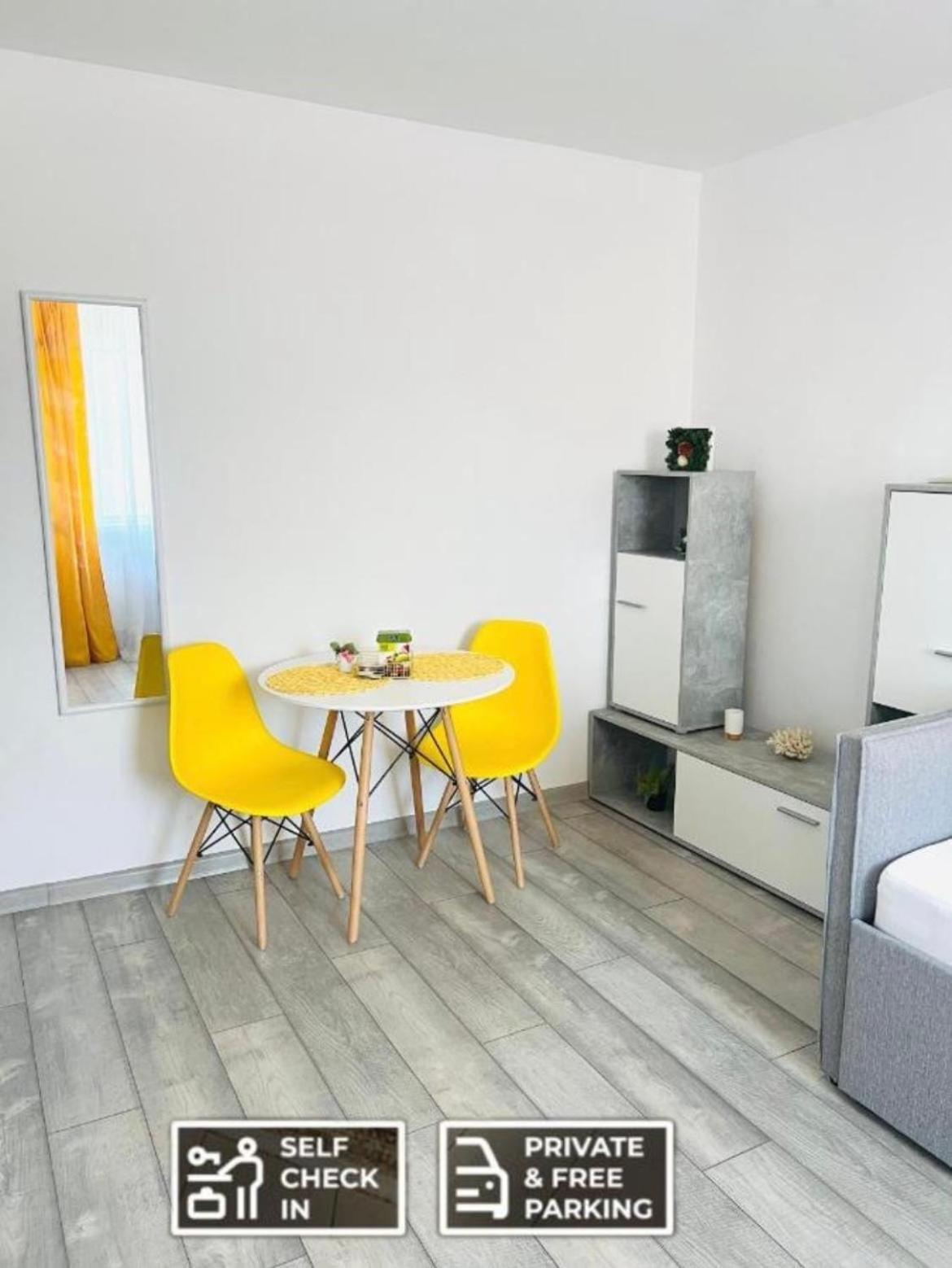 Miha Modern And Central Apartament Arad Eksteriør billede